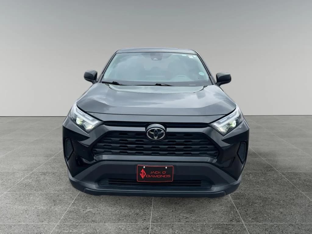 2023 Toyota RAV4 LE, photo 2 of 28