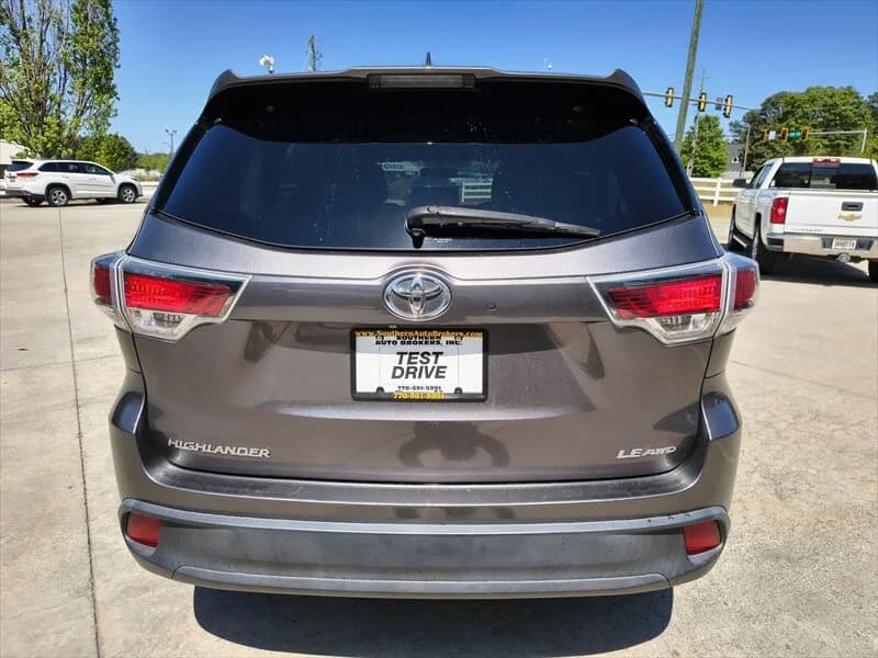 2015 Toyota Highlander LE Plus V6, photo 6 of 42