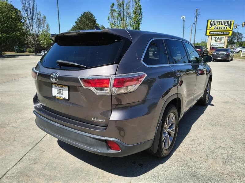 2015 Toyota Highlander LE Plus V6, photo 5 of 42