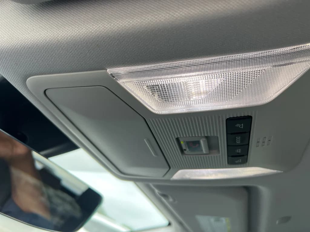 2023 Toyota RAV4 LE, photo 17 of 28