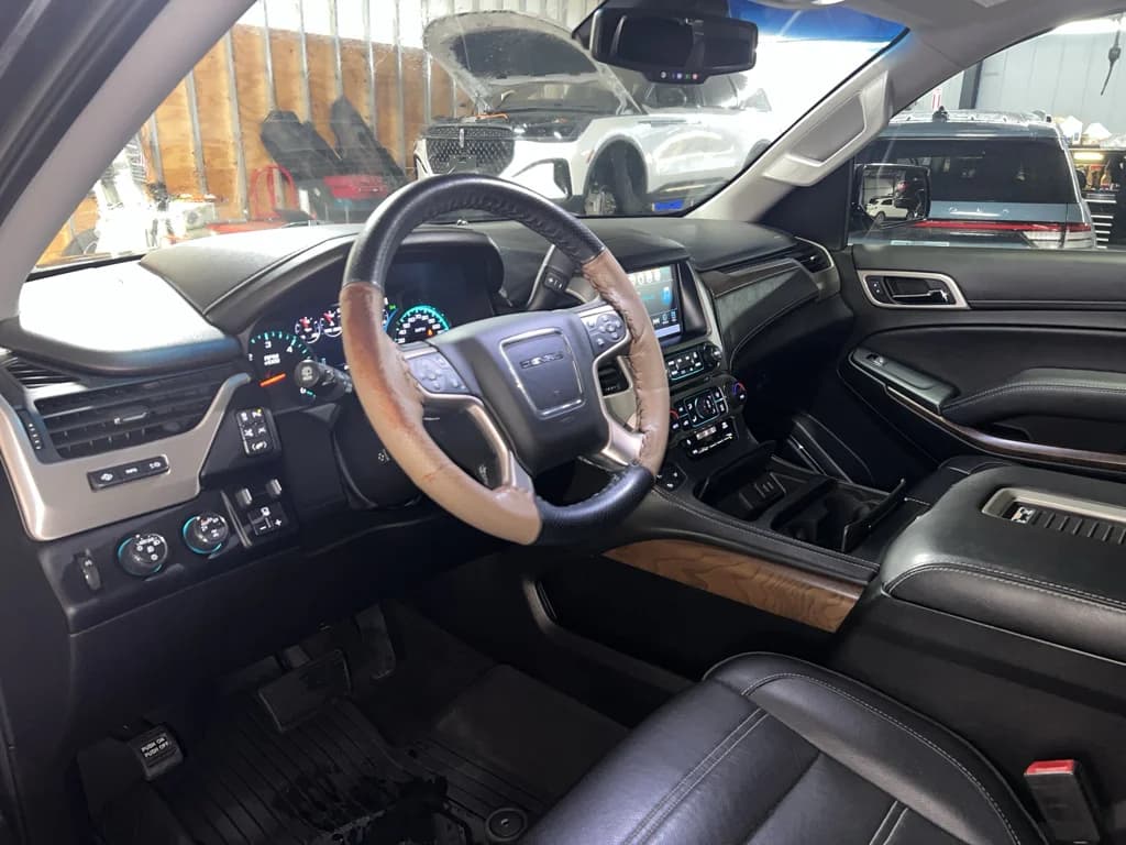 2018 GMC Yukon Denali, photo 13 of 33