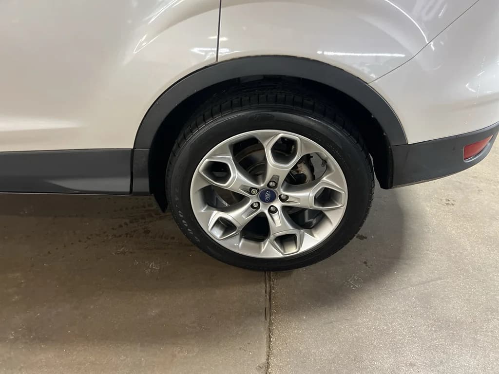 2015 Ford Escape Titanium, photo 9 of 33