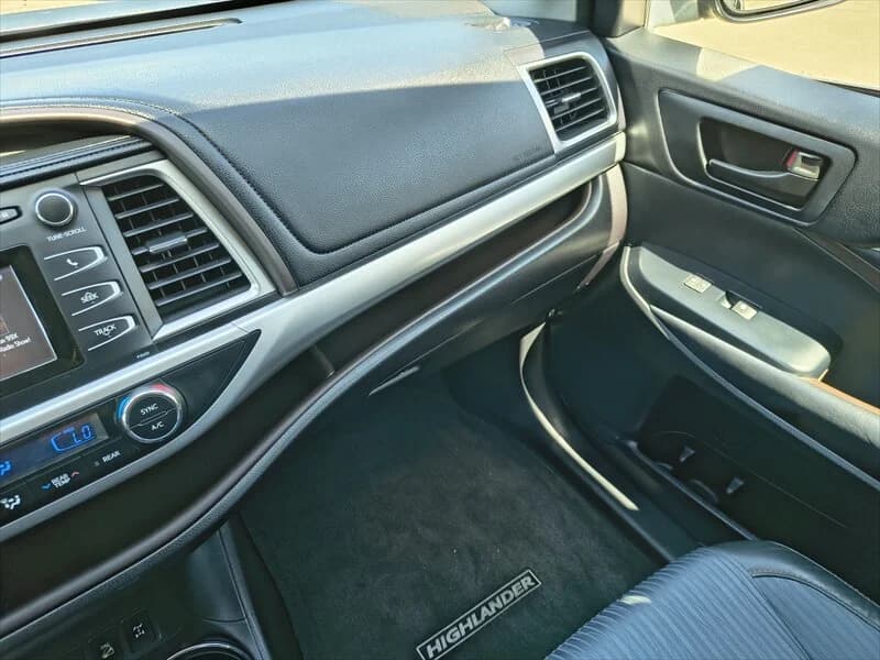 2015 Toyota Highlander LE Plus V6, photo 22 of 42
