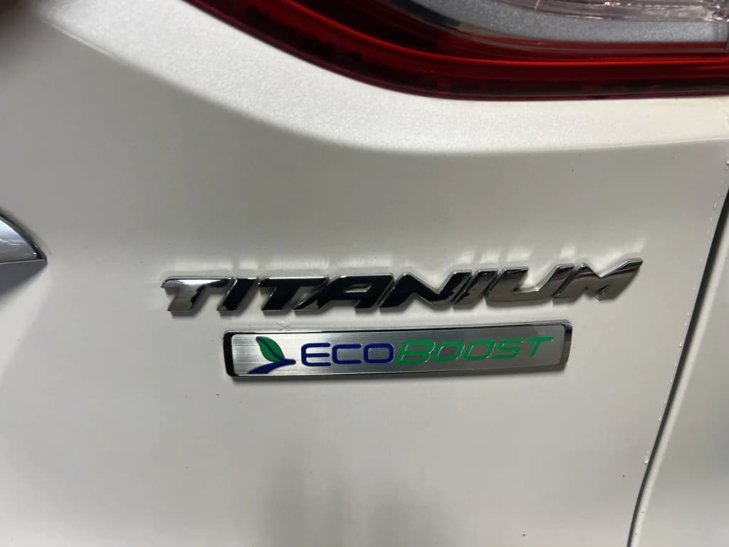 2015 Ford Escape Titanium, photo 12 of 33