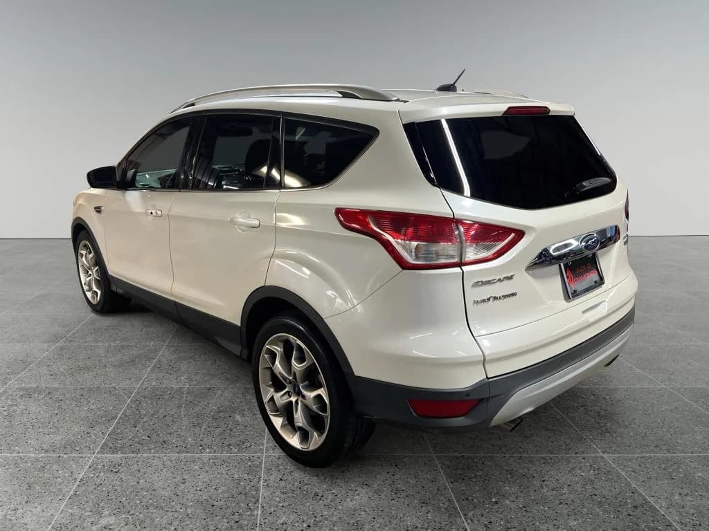 2015 Ford Escape Titanium, photo 4 of 33