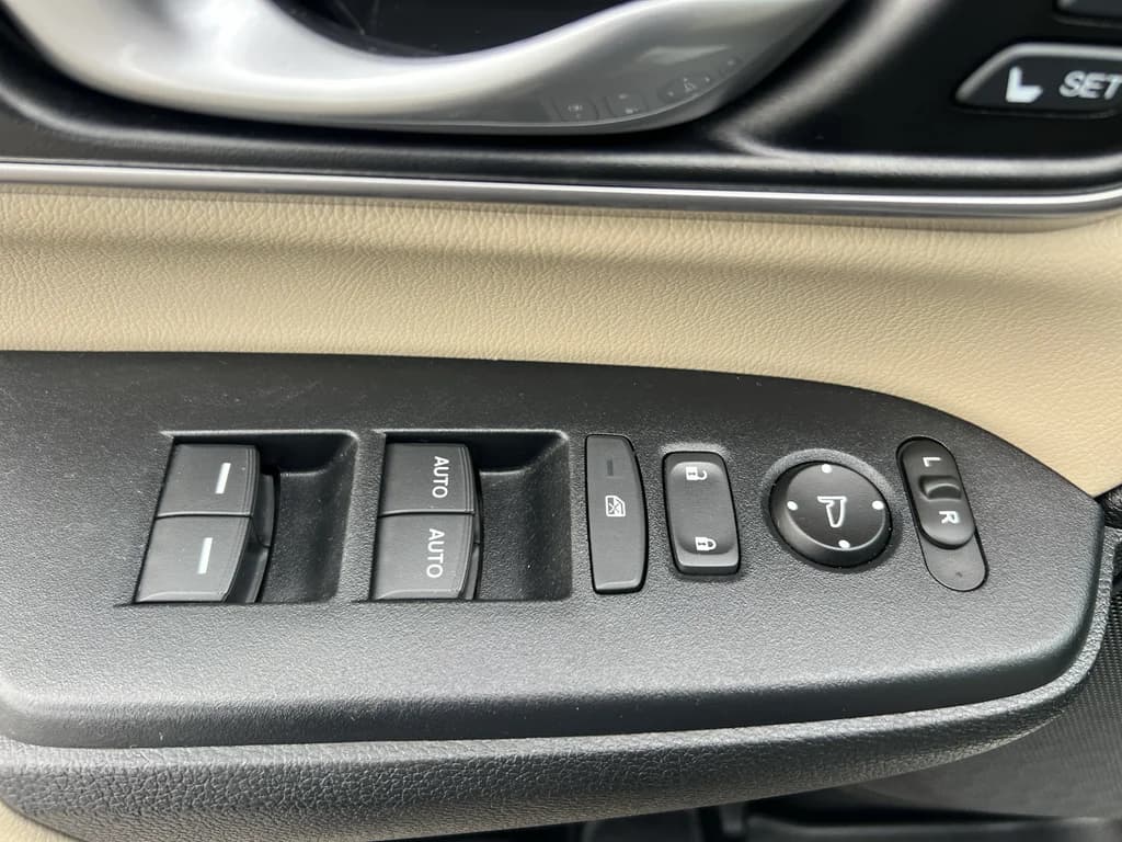 2018 Honda CR-V Touring, photo 23 of 35