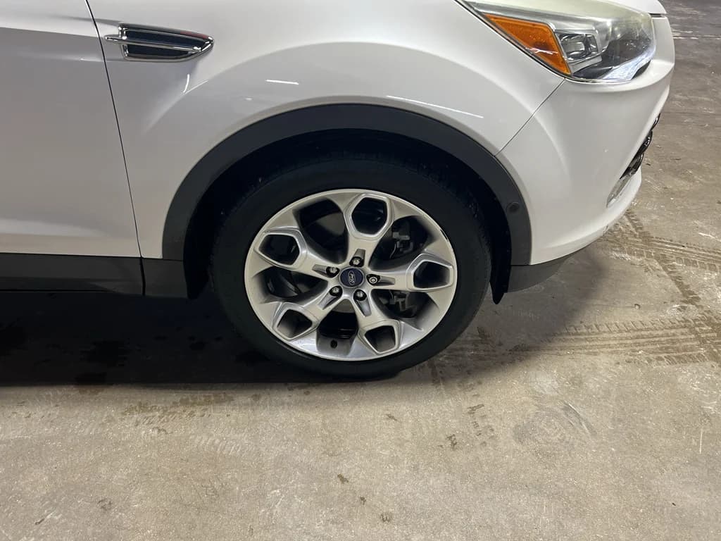 2015 Ford Escape Titanium, photo 11 of 33