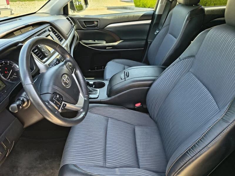 2015 Toyota Highlander LE Plus V6, photo 12 of 42