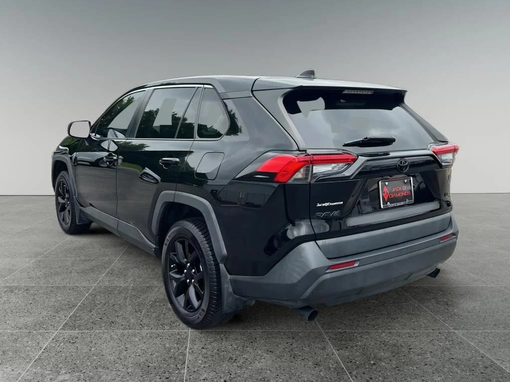 2023 Toyota RAV4 LE, photo 4 of 28