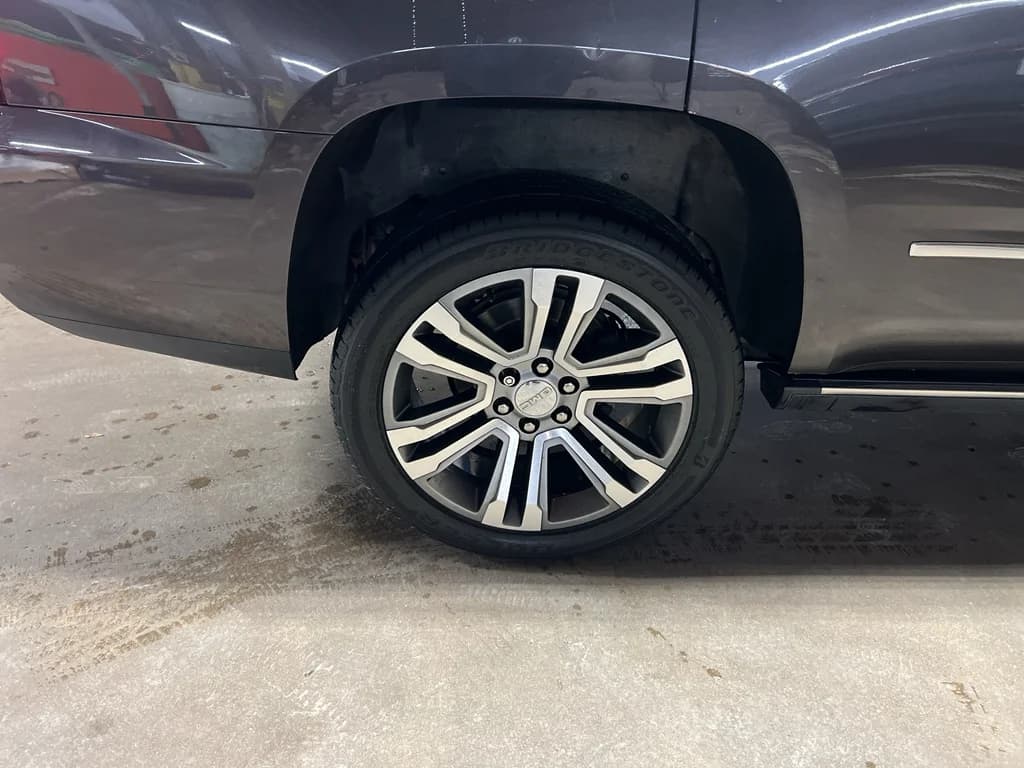 2018 GMC Yukon Denali, photo 10 of 33
