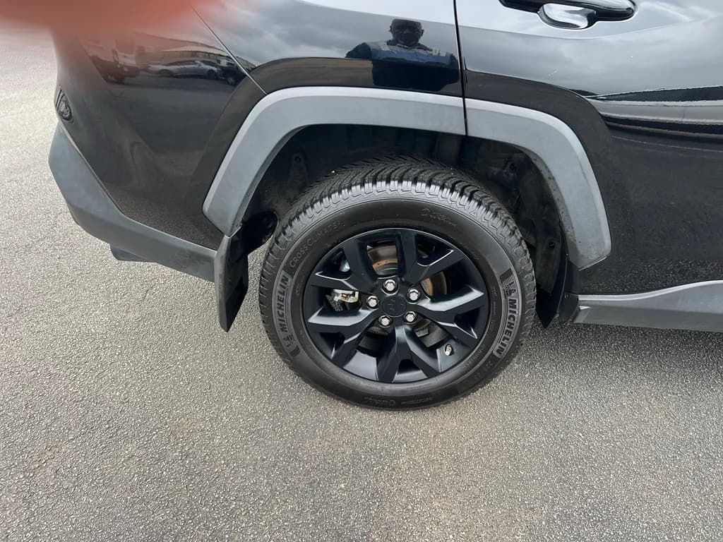 2023 Toyota RAV4 LE, photo 9 of 28