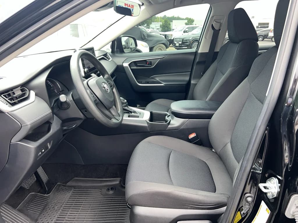 2023 Toyota RAV4 LE, photo 13 of 28