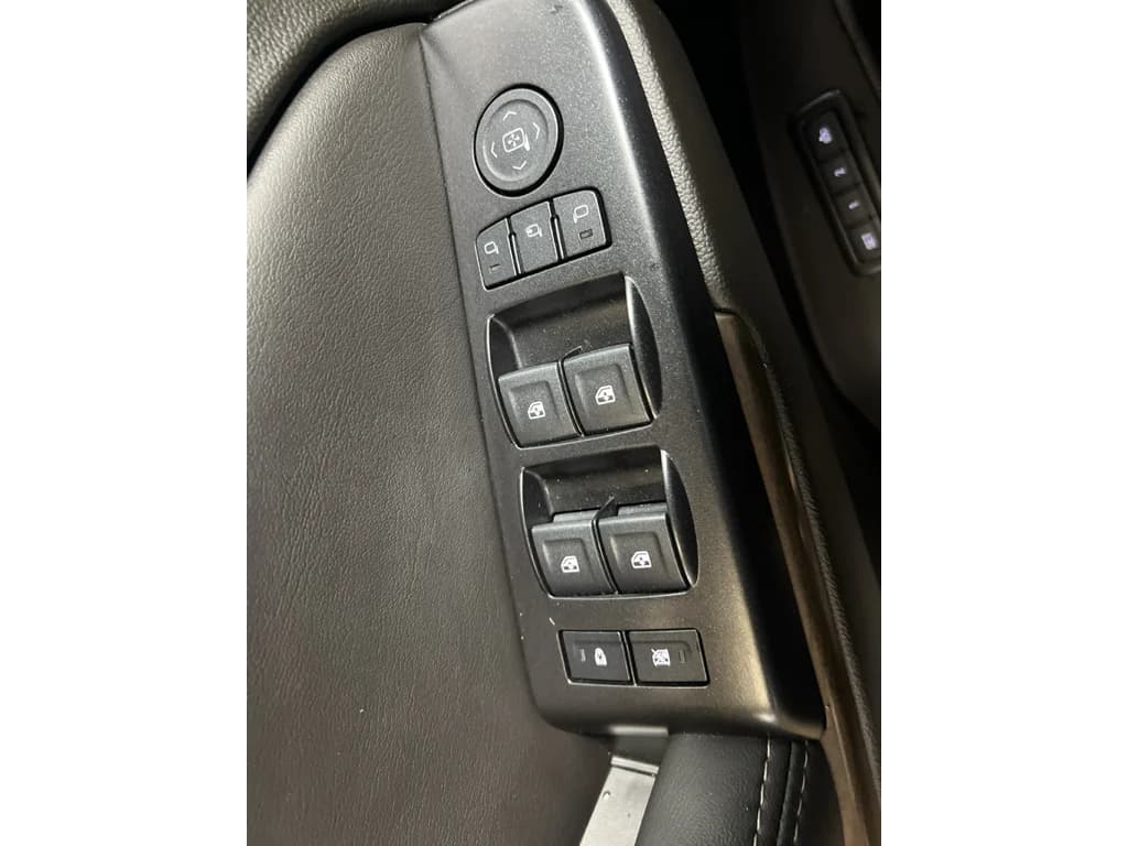 2018 GMC Yukon Denali, photo 22 of 33