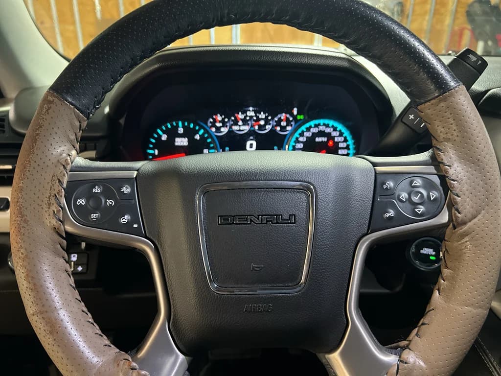 2018 GMC Yukon Denali, photo 16 of 33