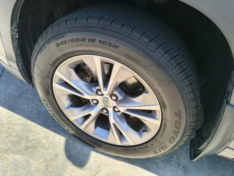 2015 Toyota Highlander LE Plus V6, photo 9 of 42