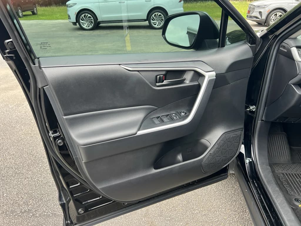 2023 Toyota RAV4 LE, photo 22 of 28