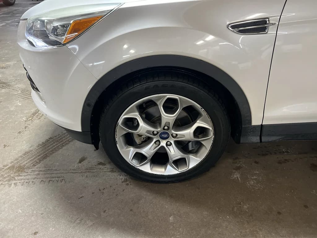 2015 Ford Escape Titanium, photo 8 of 33