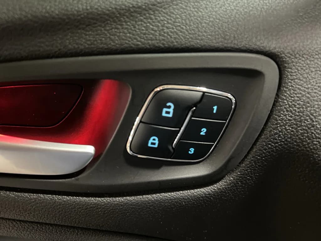 2015 Ford Escape Titanium, photo 23 of 33
