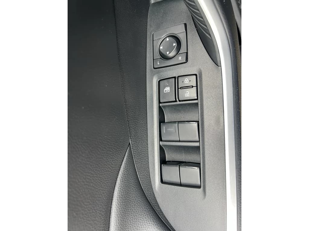 2023 Toyota RAV4 LE, photo 20 of 28