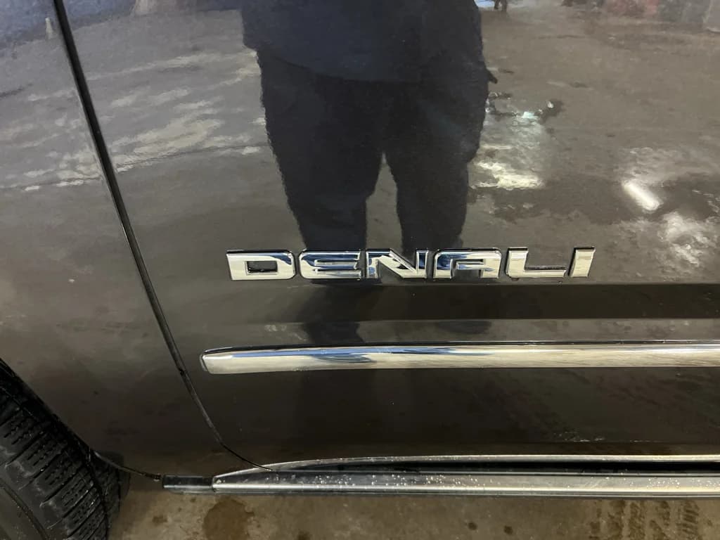 2018 GMC Yukon Denali, photo 12 of 33