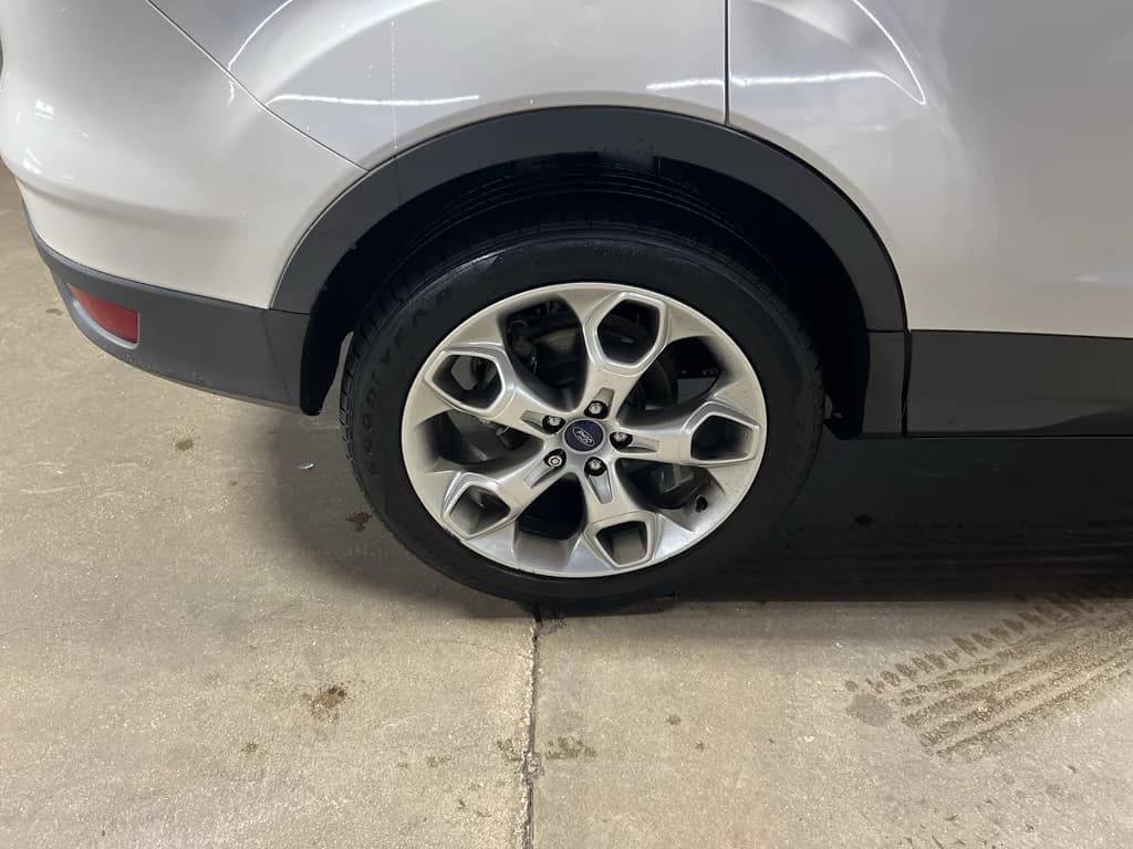 2015 Ford Escape Titanium, photo 10 of 33