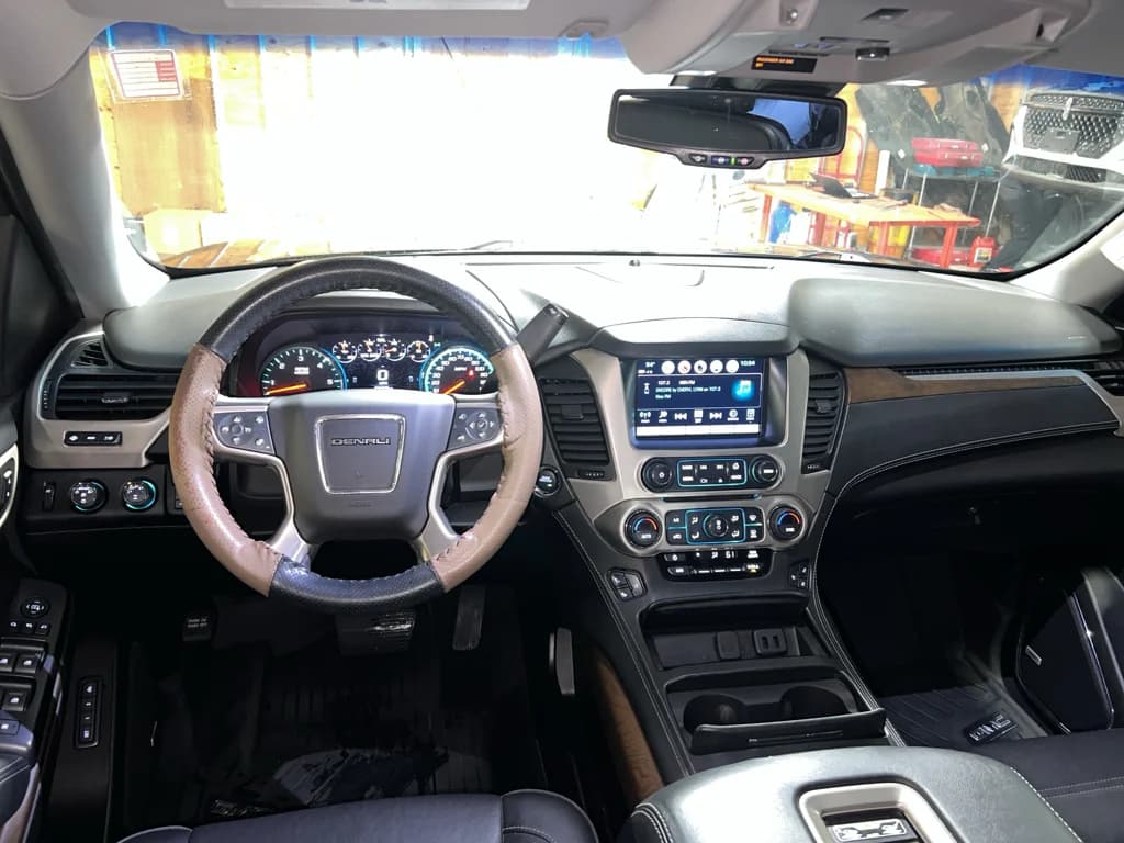 2018 GMC Yukon Denali, photo 20 of 33