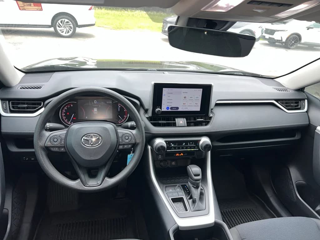 2023 Toyota RAV4 LE, photo 19 of 28