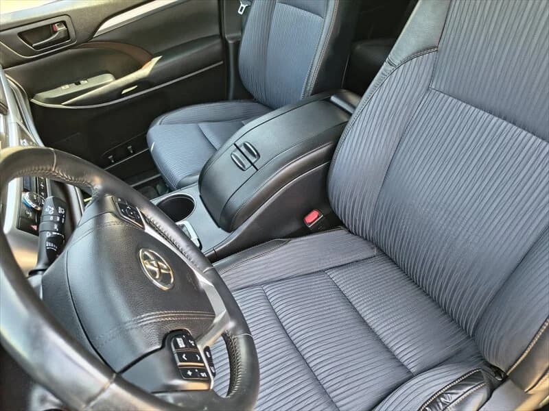 2015 Toyota Highlander LE Plus V6, photo 13 of 42