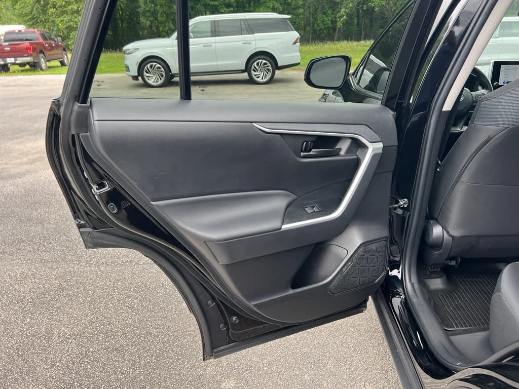 2023 Toyota RAV4 LE, photo 23 of 28