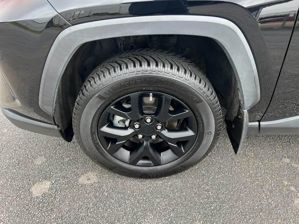 2023 Toyota RAV4 LE, photo 7 of 28