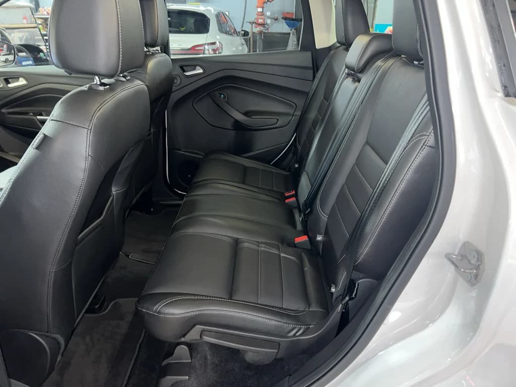 2015 Ford Escape Titanium, photo 20 of 33