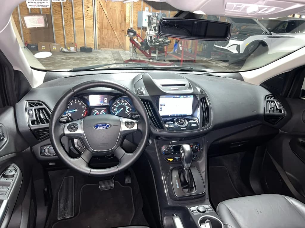 2015 Ford Escape Titanium, photo 21 of 33