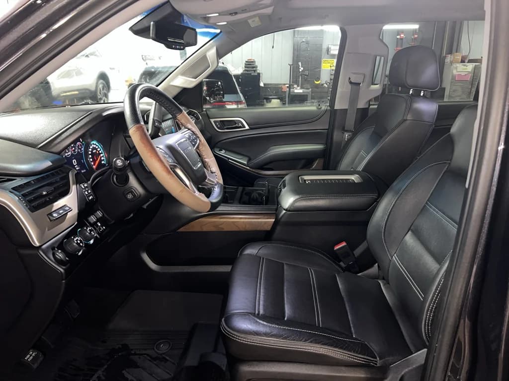 2018 GMC Yukon Denali, photo 14 of 33
