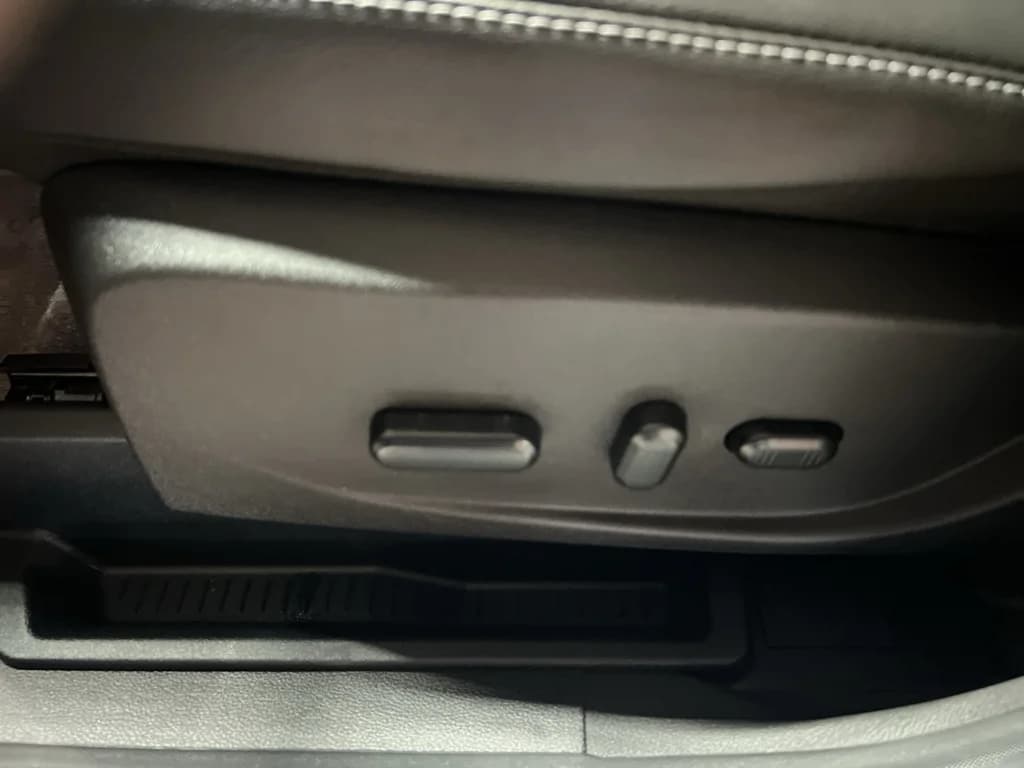 2015 Ford Escape Titanium, photo 24 of 33