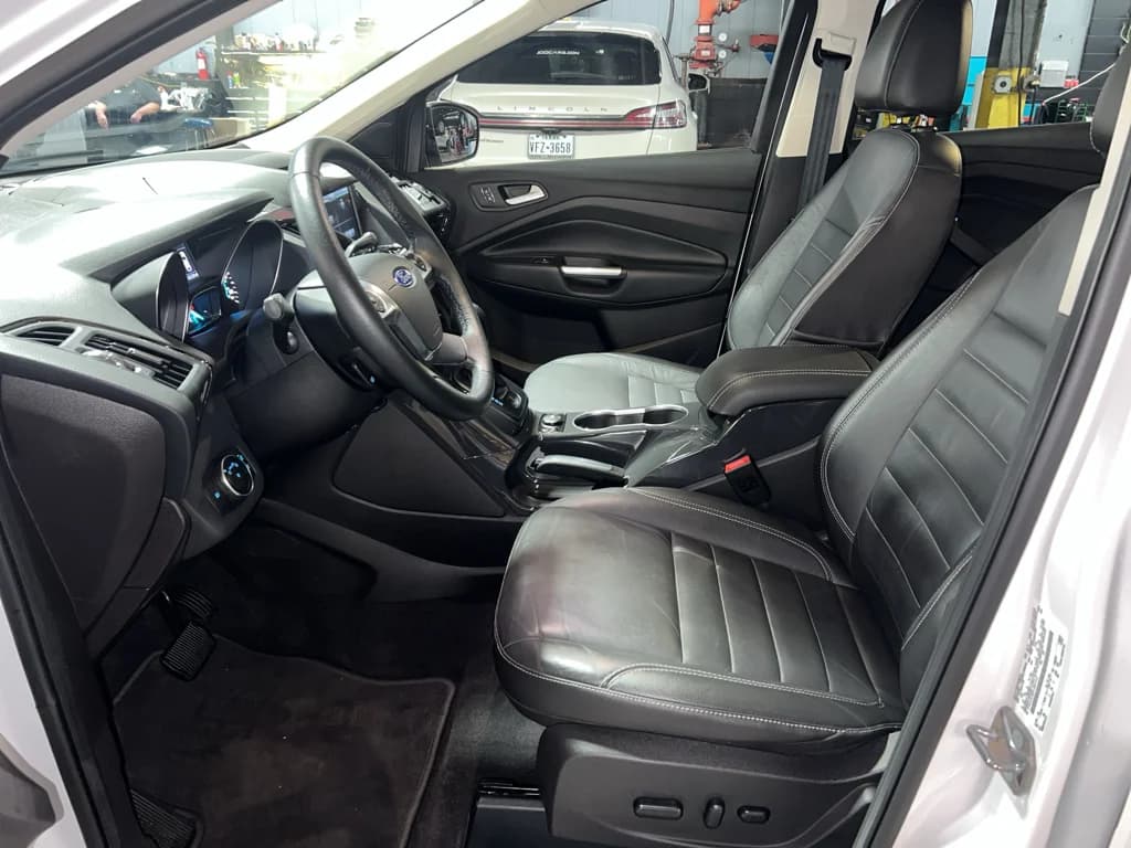 2015 Ford Escape Titanium, photo 14 of 33