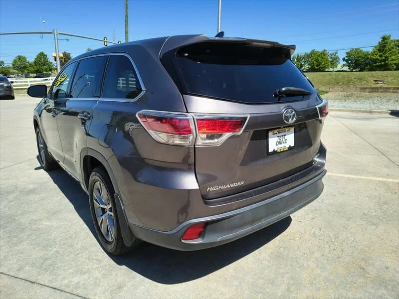 2015 Toyota Highlander LE Plus V6, photo 7 of 42