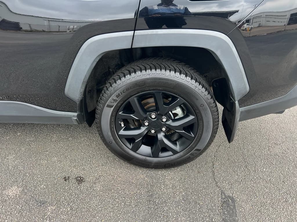 2023 Toyota RAV4 LE, photo 8 of 28